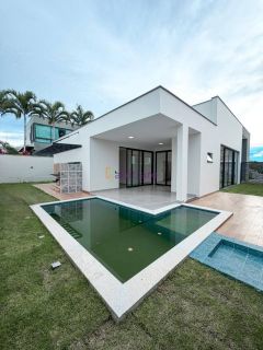 Casa Térrea no Alphaville com 4 suítes + espaço gourmet com piscina