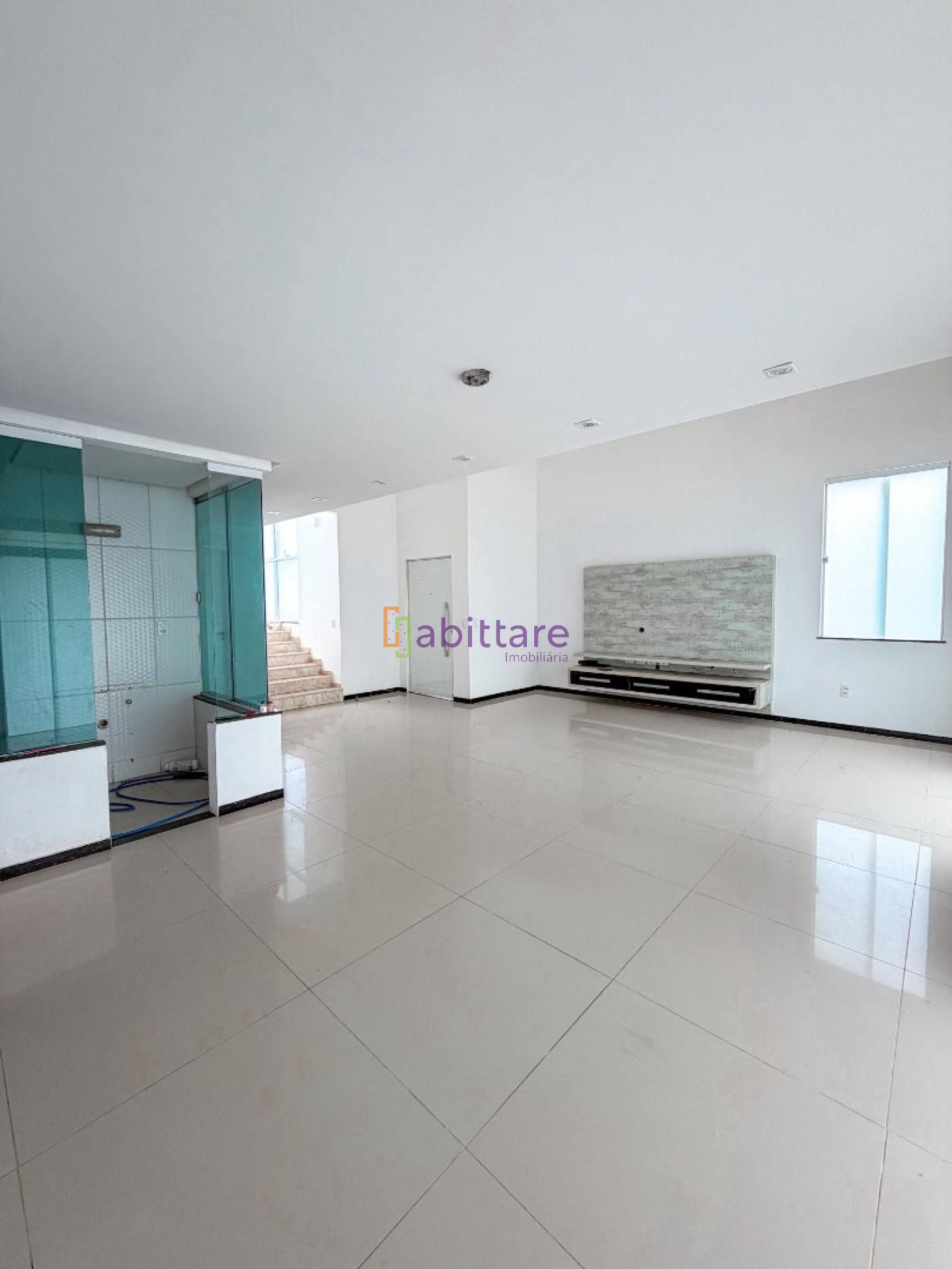 Condomínio Alphaville - Casa ampla com 03 suítes -  488m² de potencial