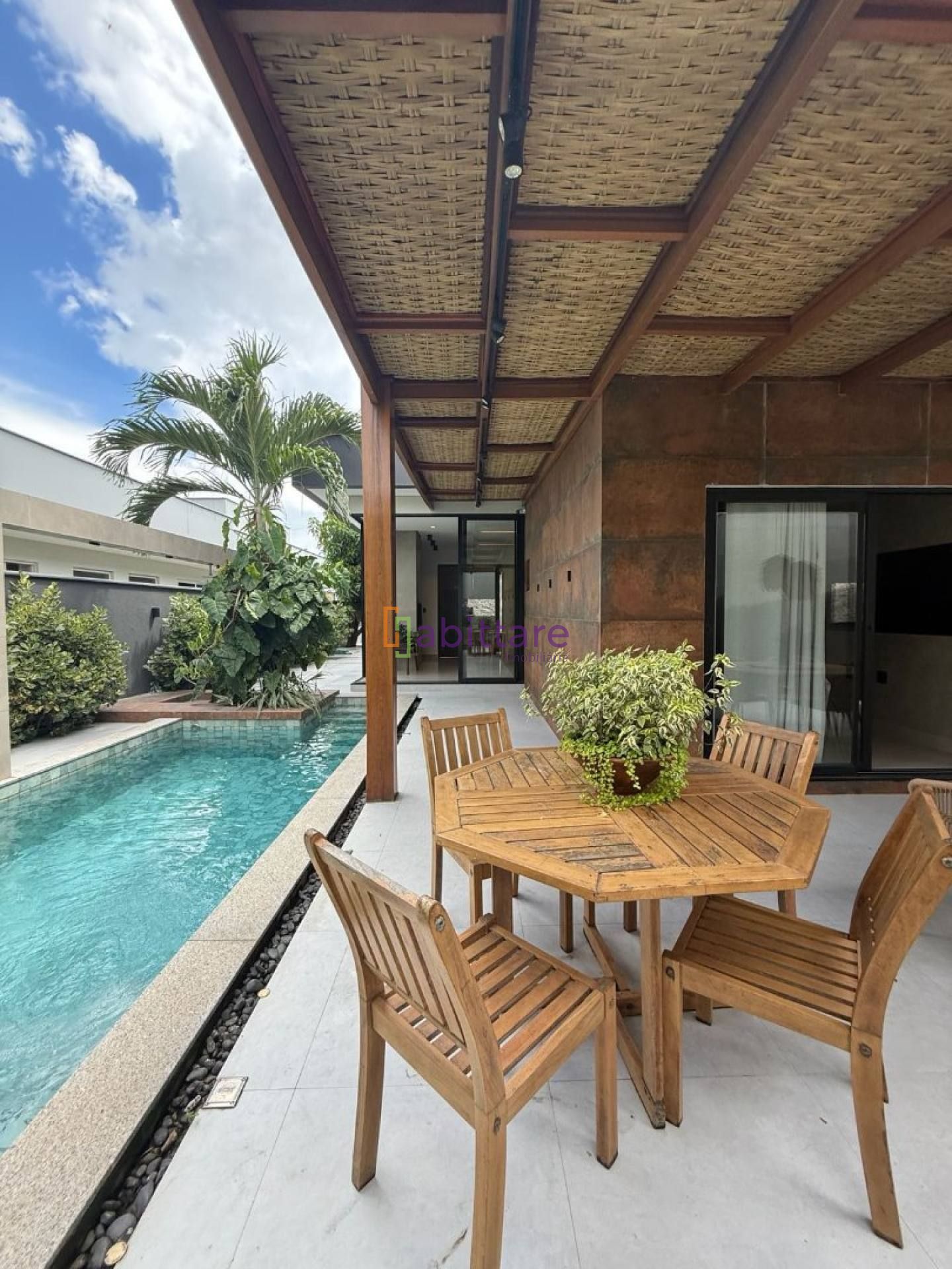 Condomínio Alphaville - Casa ampla com 04 suítes (suíte master com SPA) -  600m² de potencial