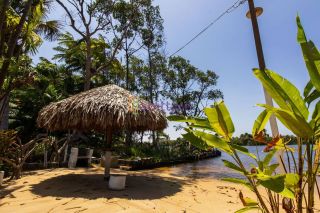 Arcos da Mangaba - Casa com 3 quartos (1 suíte com varanda) + área de lazer privativa com piscina e churrasqueira