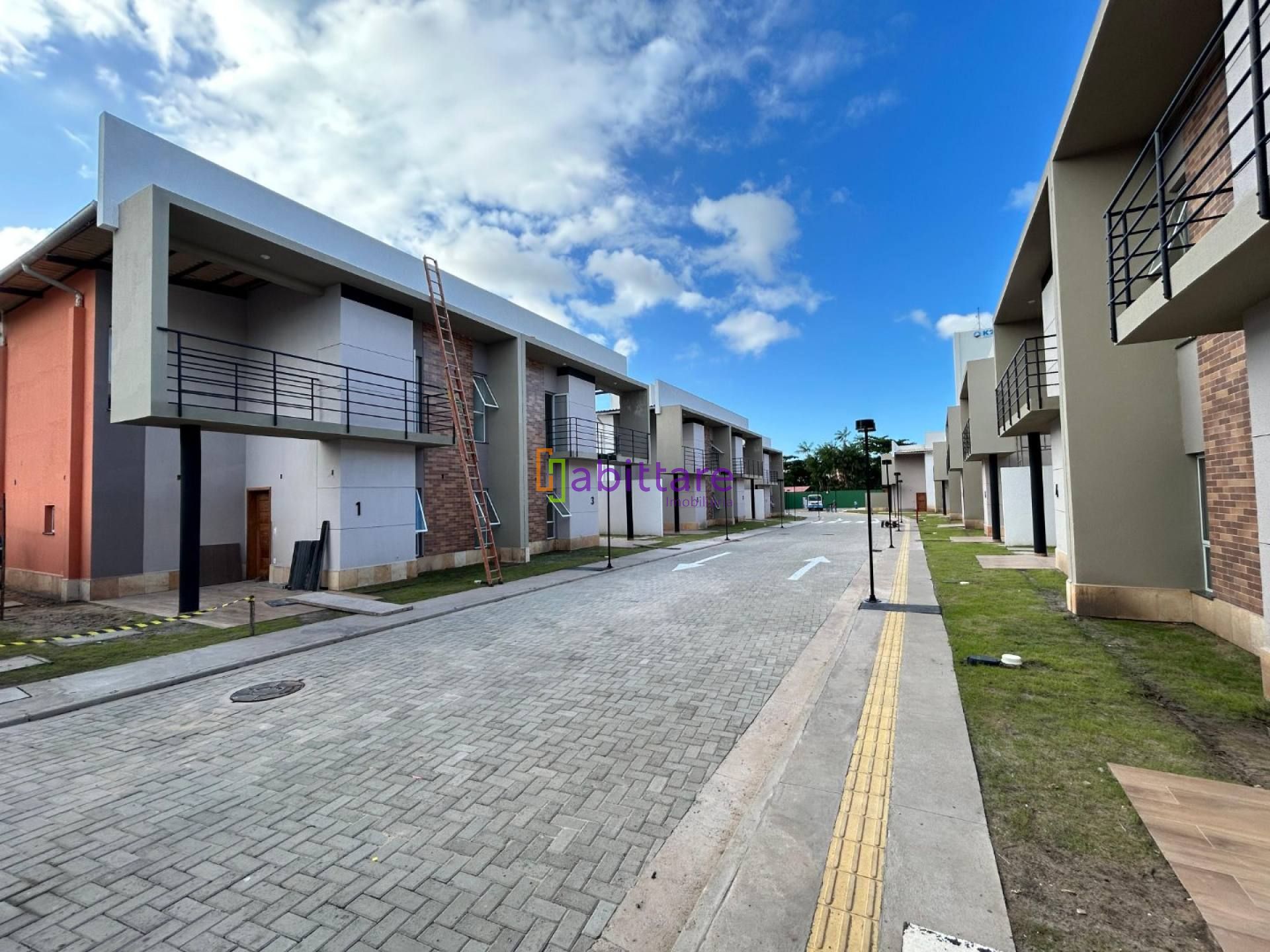 Condomínio Ferrara, casas duplex de 142m² no Turu com 04 quartos (03 suítes).