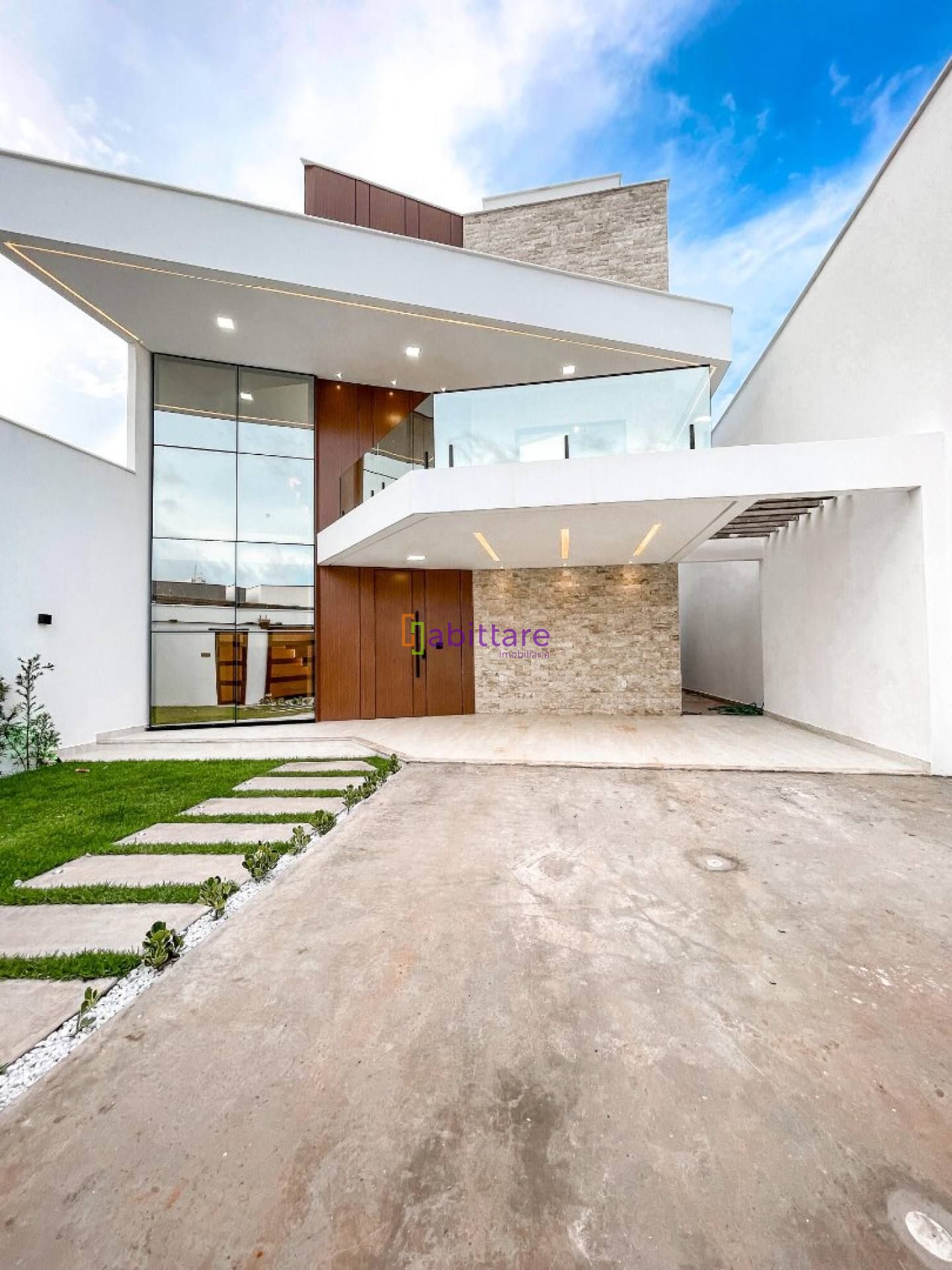 Casa NOVA triplex de 233m² com 04 suítes + rooftop no Araçagy.