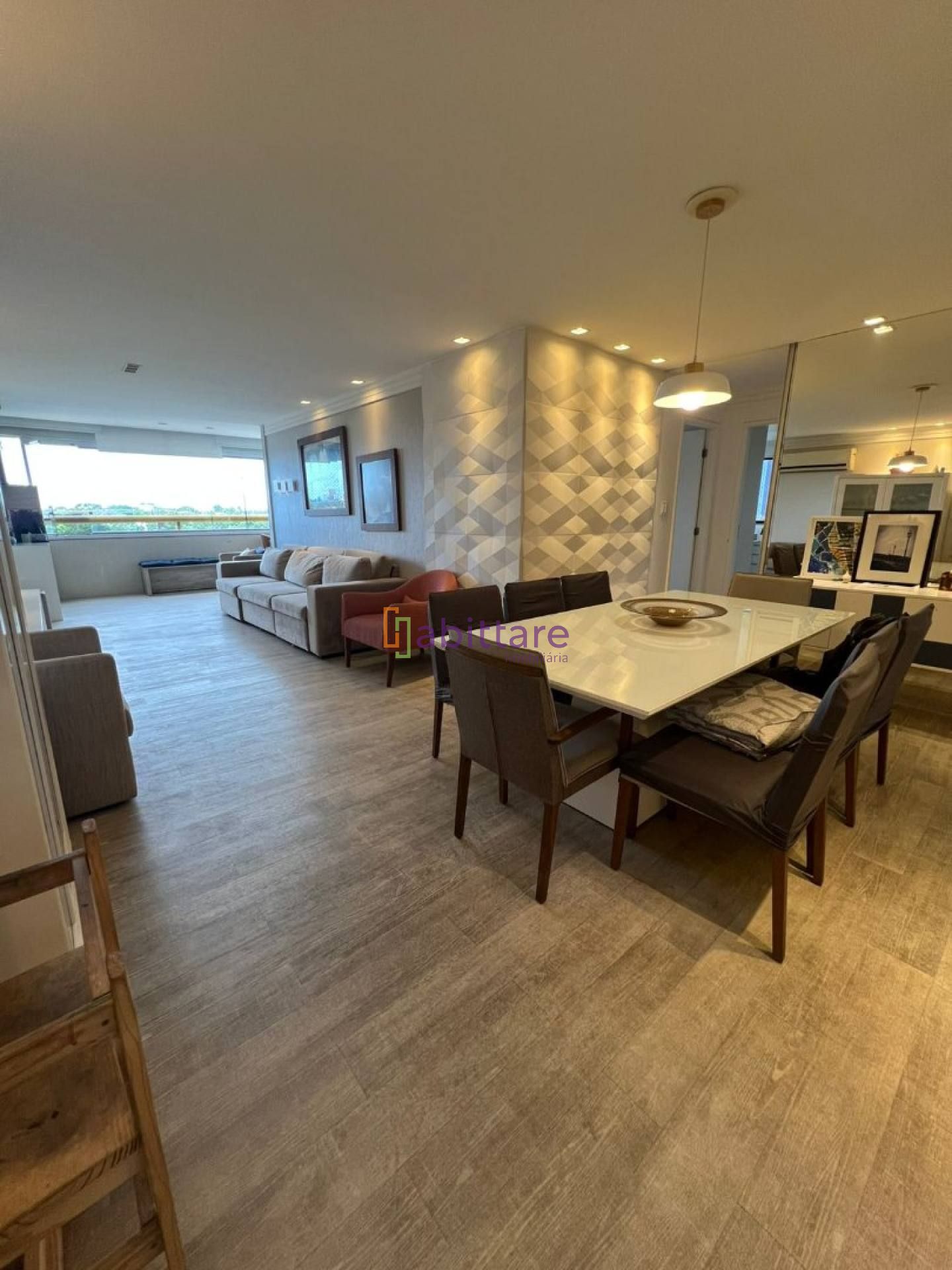 Apartamento de 135m² no Edifício Elza Regadas com 3 suítes