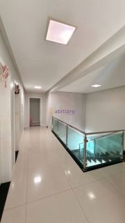 Casa duplex de 549m² no Quintas do Calhau com 03 suítes + piscina
