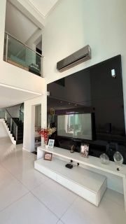 Casa duplex de 549m² no Quintas do Calhau com 03 suítes + piscina