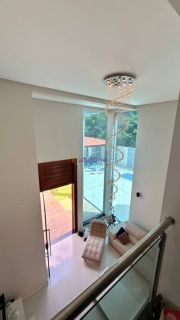 Casa duplex de 549m² no Quintas do Calhau com 03 suítes + piscina