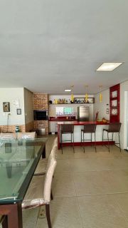 Casa duplex de 549m² no Quintas do Calhau com 03 suítes + piscina