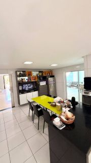 Casa duplex de 549m² no Quintas do Calhau com 03 suítes + piscina