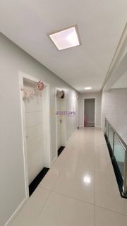 Casa duplex de 549m² no Quintas do Calhau com 03 suítes + piscina