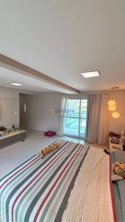 Casa duplex de 549m² no Quintas do Calhau com 03 suítes + piscina