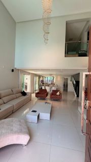 Casa duplex de 549m² no Quintas do Calhau com 03 suítes + piscina