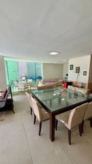 Casa duplex de 549m² no Quintas do Calhau com 03 suítes + piscina