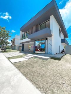 Casa no Alphaville de 395m² com 5 suítes + espaço gourmet e piscina