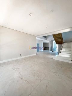 Casa no Alphaville de 395m² com 5 suítes + espaço gourmet e piscina