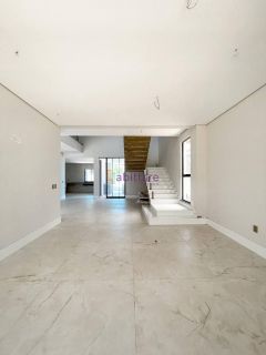 Casa no Alphaville de 395m² com 5 suítes + espaço gourmet e piscina