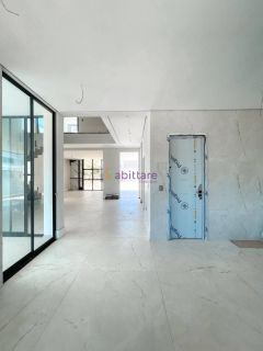 Casa no Alphaville de 395m² com 5 suítes + espaço gourmet e piscina