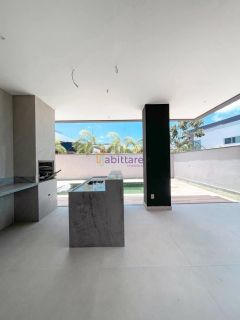 Casa no Alphaville de 395m² com 5 suítes + espaço gourmet e piscina