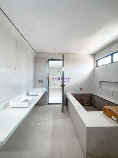 Casa no Alphaville de 395m² com 5 suítes + espaço gourmet e piscina