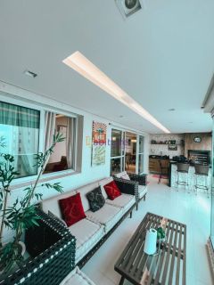 Apartamento de 142m² com 2 suítes (1 com closet) + escritório no Farol da Ilha