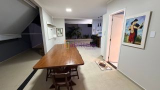 Casa duplex de 263m² no Condomínio Damha com 5 suítes (1 master) + DCE