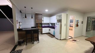 Casa duplex de 263m² no Condomínio Damha com 5 suítes (1 master) + DCE