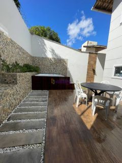 Casa de condomínio de 168m² com 04 suítes + Jacuzzi no Olho D'água.