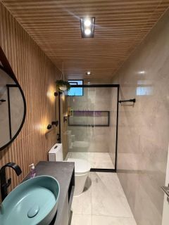 Alugo apto no Punta del Leste, no Calhau. 114m² com 03 quartos (1 suíte)