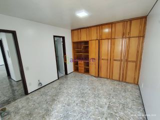 Alugo apartamento no Punta del Leste, no Calhau. com 03 quartos (1 suíte)
