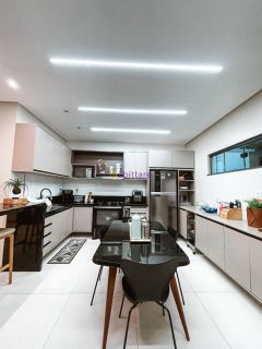 Casa residencial com 5 suítes + área de lazer privativo na Cohama.