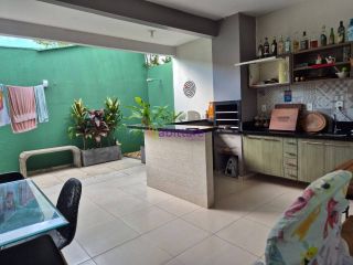Casa de condomínio no Village Paradiso com 03 quartos (1 suíte) - Jardim Eldorado.