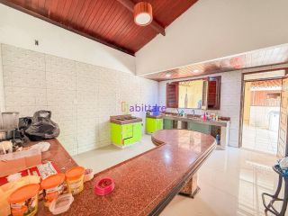 Casa de residencial fechado com 3 suítes (1 master) + DCE no Calhau - próx. à Av. Litôranea