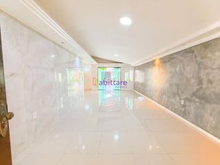 Casa de residencial fechado com 3 suítes (1 master) + DCE no Calhau - próx. à Av. Litôranea
