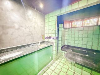 Casa de residencial fechado com 3 suítes (1 master) + DCE no Calhau - próx. à Av. Litôranea