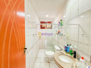 Casa de residencial fechado com 3 suítes (1 master) + DCE no Calhau - próx. à Av. Litôranea