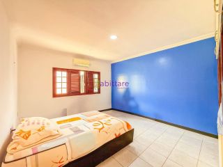 Casa de residencial fechado com 3 suítes (1 master) + DCE no Calhau - próx. à Av. Litôranea