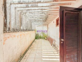 Casa de residencial fechado com 3 suítes (1 master) + DCE no Calhau - próx. à Av. Litôranea
