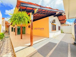 Casa de residencial fechado com 3 suítes (1 master) + DCE no Calhau - próx. à Av. Litôranea