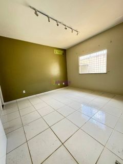 Casa de condomínio com 3 quartos (1 suíte) na Rua do Aririzal