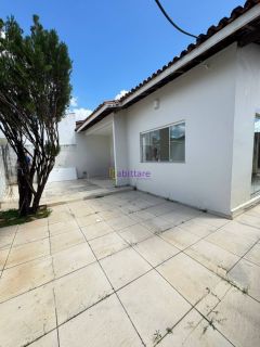 Casa de condomínio com 3 quartos (1 suíte) na Rua do Aririzal