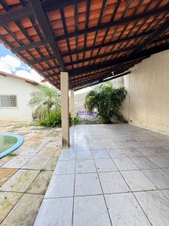 Casa de condomínio com 3 quartos (1 suíte) na Rua do Aririzal