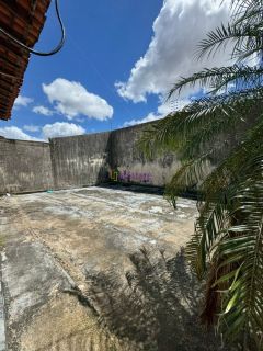 Casa de condomínio com 3 quartos (1 suíte) na Rua do Aririzal