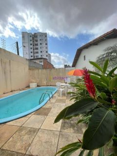 Casa de condomínio com 3 quartos (1 suíte) na Rua do Aririzal