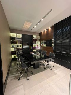 Sala comercial de 100m² no Centro Empresarial Vinicius de Moraes - Calhau