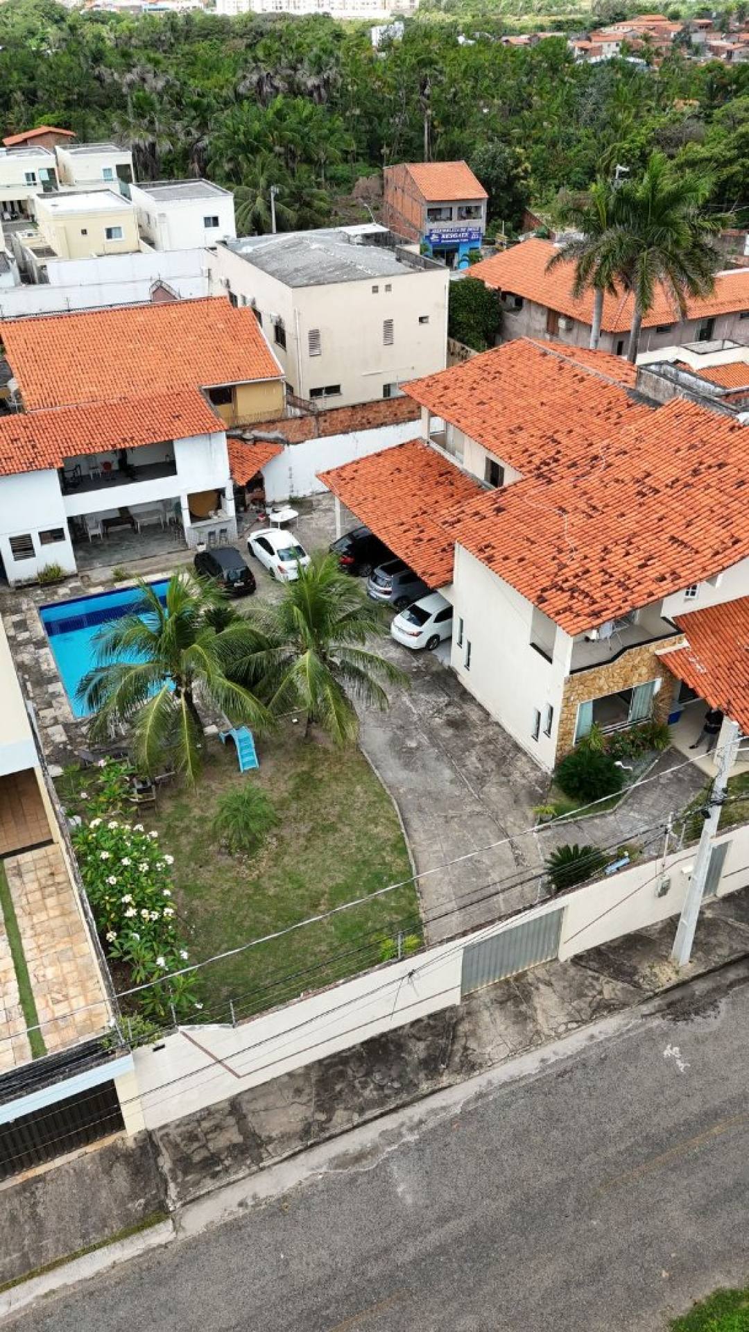 Casa residencial de 500m² com 05 suítes no Quintas do Calhau