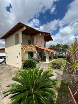Casa residencial de 500m² com 05 suítes no Quintas do Calhau