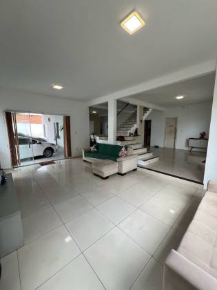 Casa residencial de 500m² com 05 suítes no Quintas do Calhau
