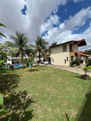 Casa residencial de 500m² com 05 suítes no Quintas do Calhau