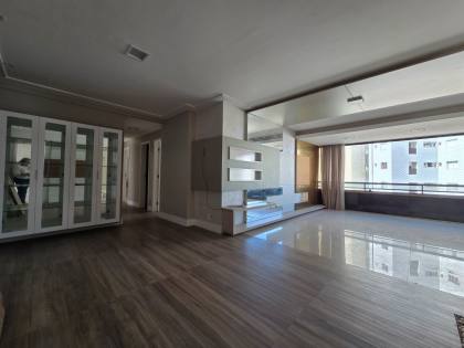 Apartamento próximo a Escola Crescmento do Renascença - 04 Suítes!