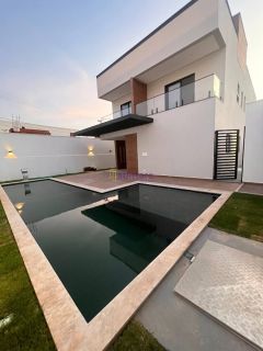 Casa duplex de 300m² com 4 suítes com varanda e closet no Damha Araçagy