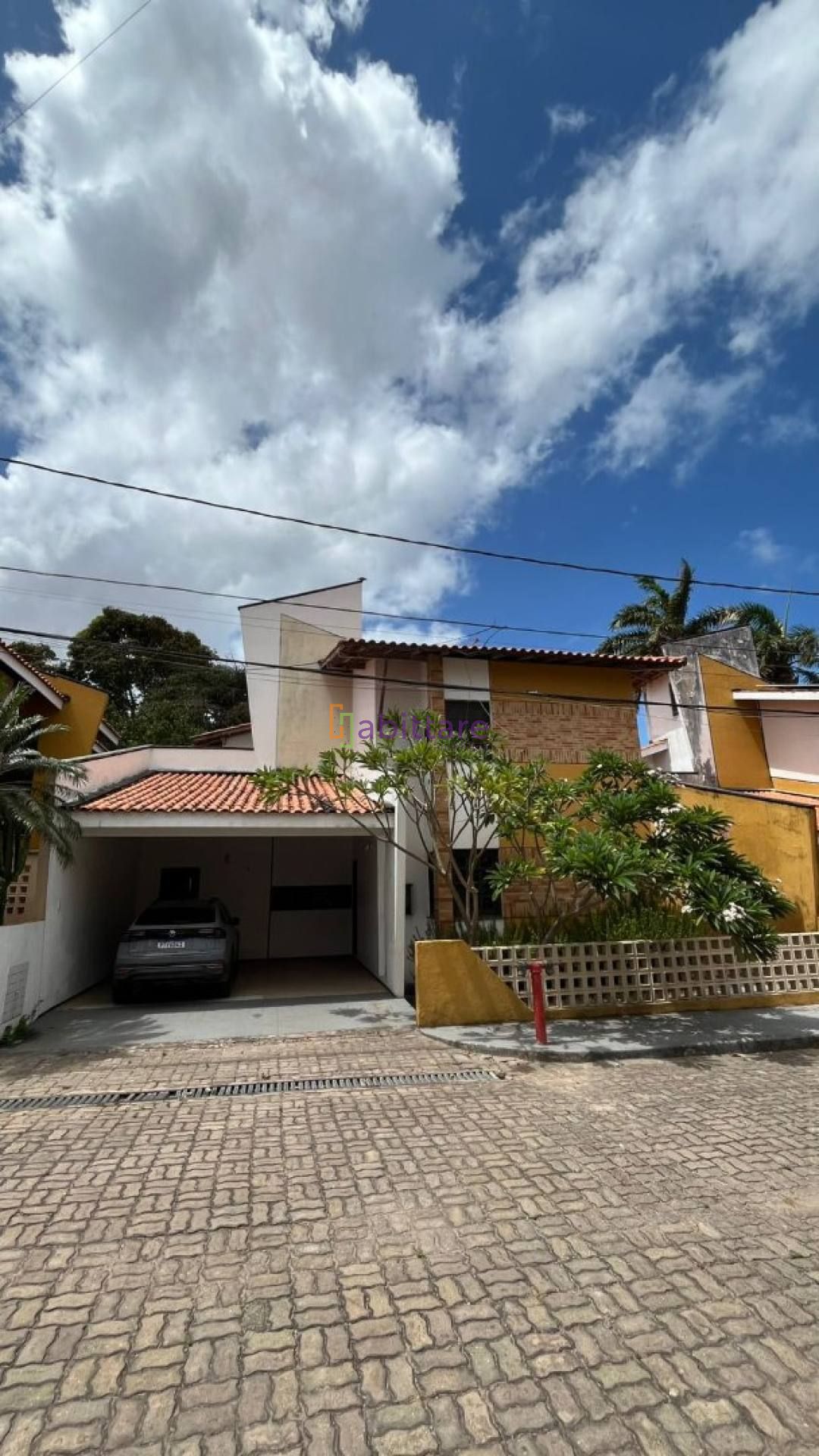 Alugo Casa de condomínio duplex com 3 quartos (1 suíte) no Condomínio Rainha da Paz, no Jardim Eldorado